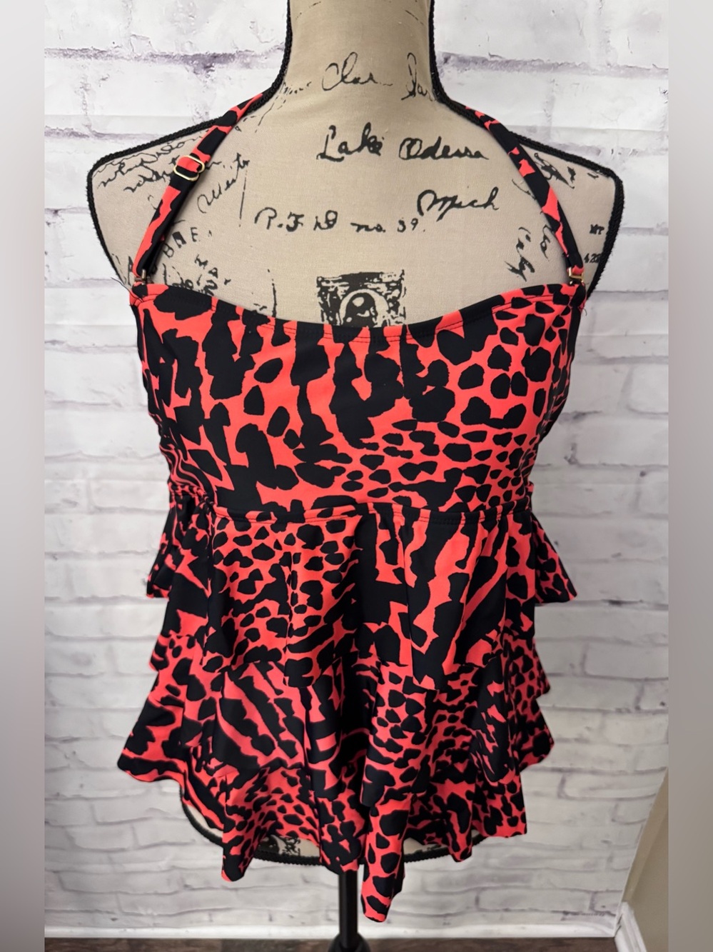 Island Escape Size 12 Red‎ Black Tankini Swimsuit Top Tiered Ruffled Slimming